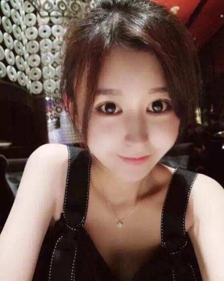 美腿抢镜邹正女友晒自拍逆天长腿让人羡慕多图