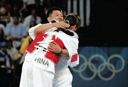 陈立人与爱徒拥抱