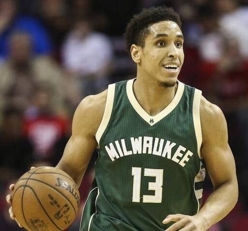 雄鹿队新星布克闪耀赛场攻防两端全面表现引领球队胜利