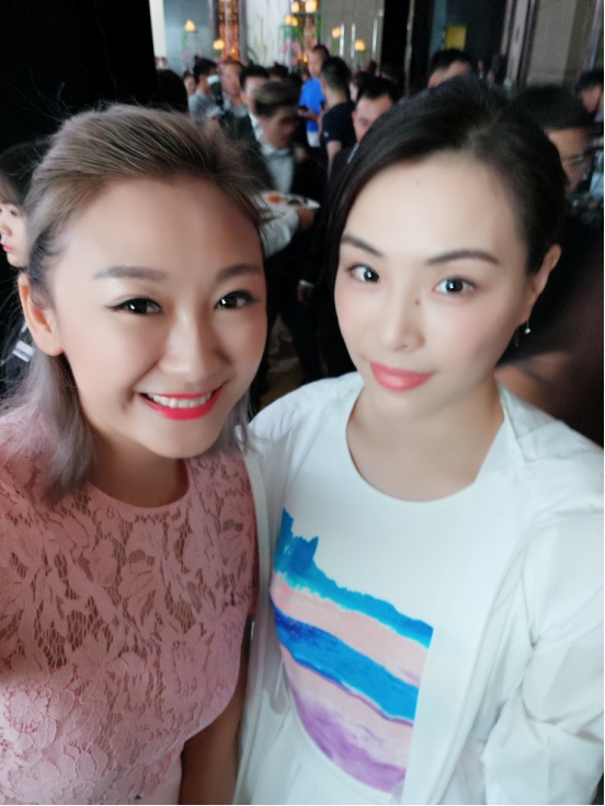 媒体还发现了最近跟体育圈关系非常密切的——荣乐蜜蛋ceo陈黎