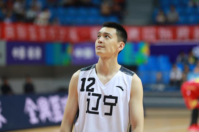 杨鸣谈校园篮球书本压力太大总挤时间来运动