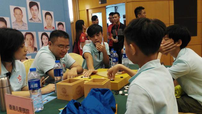 香港儿童棋院队在比赛中