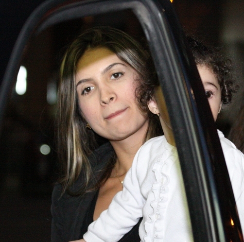 他嘲笑队友柏佳骏向女友求婚的姿势,而他的妻子安娜并不这么认为:"这