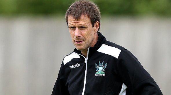 史蒂夫·克拉里奇(steve claridge)是目前南部联赛索尔兹伯里俱乐部的