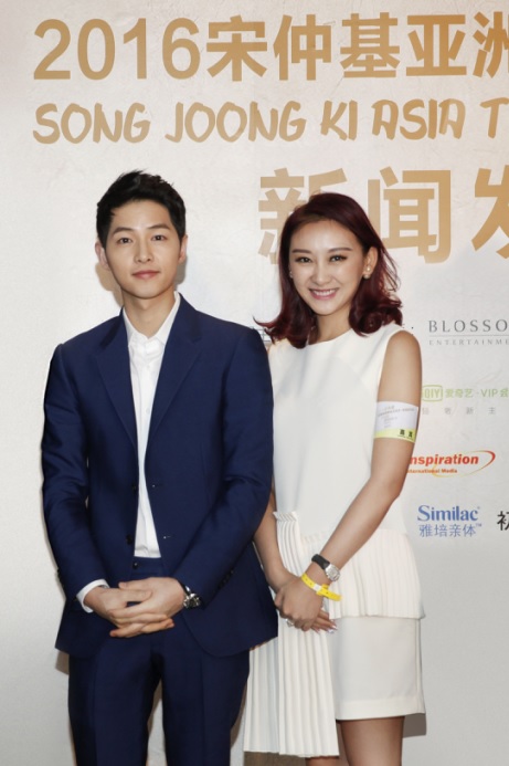 陈黎近日曝光率颇高,不仅与世界豪门俱乐部多特蒙德成功牵手,同时更获