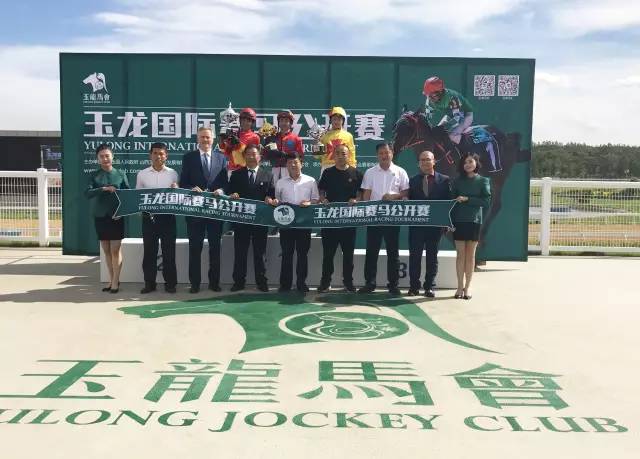 本场颁奖嘉宾为中共右玉县委副书记,县长:王志坚