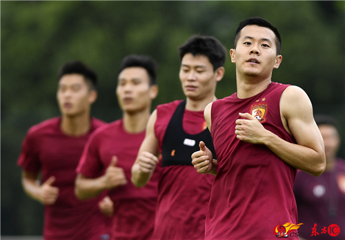 8专家评恒大 ¨夺冠>:中超亚冠拿一个就不错〖中超〗 冠军还是他?