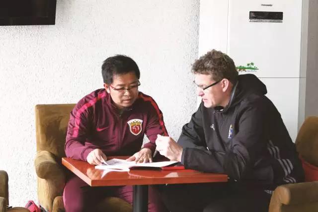 曹晓东与汉堡俱乐部体能总监