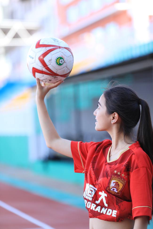 女球迷说恒大赢球靠玄学no是靠全队同心协力