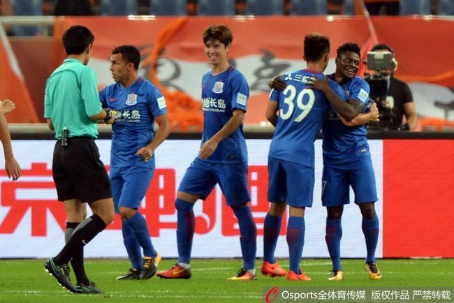 马丁斯开场不到3分钟倒勾破鲁能