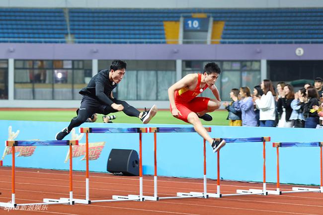 刘翔和谢文骏一同参加综艺