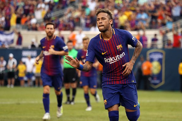 内马尔庆祝进球