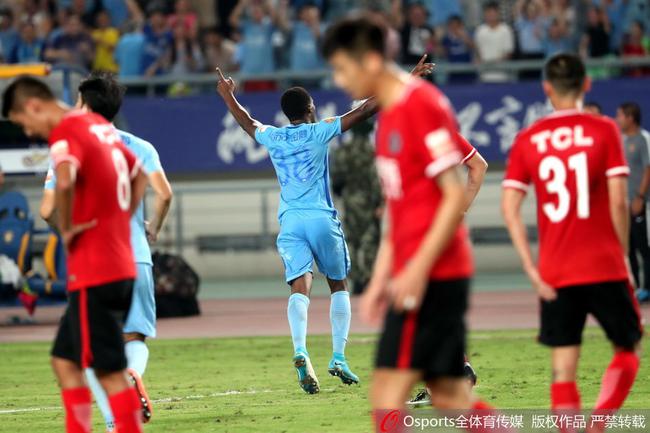 辽足球员落寞的背影