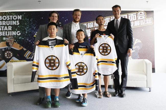 波士顿棕熊球迷见面会暨青少年冰球发展论坛举行