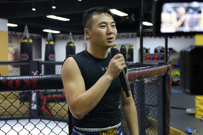 杜恩龙接受采访