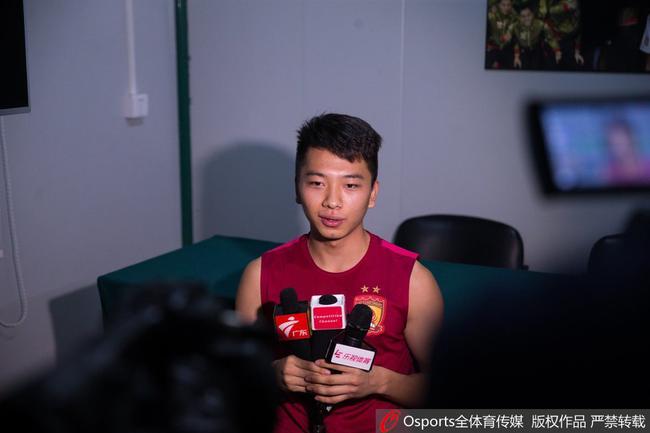 温家宝接受采访