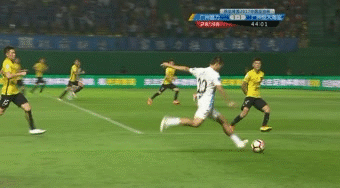 足协杯1/4决赛，唐淼助攻扎哈维攻破恒大球门