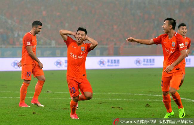 鲁能主场逆转击败上港阻止对手登顶