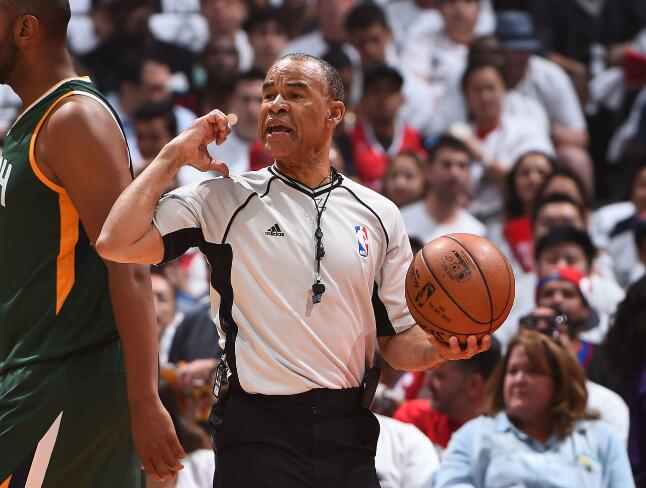 丹尼-克劳福德退休