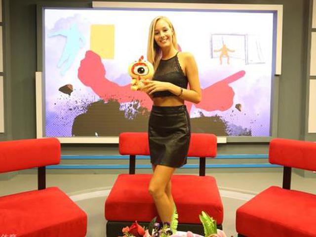 佩莱女友做客新浪花絮