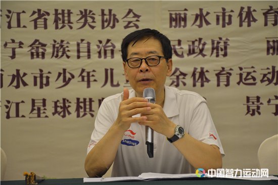 中国国际跳棋协会特色学校委员会主任张坦发言