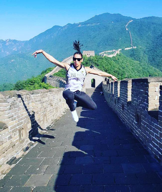 丸子林登长城摆超炫pose(图)