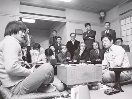 第25期王座战三番棋第二局（1977年），摘自日本棋院