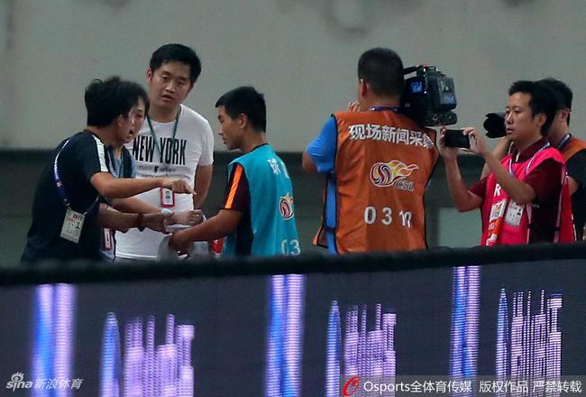 双方毛巾问题持续很久