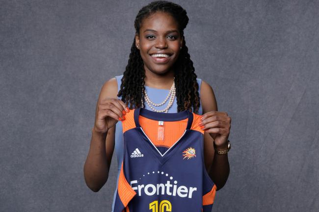 山西女篮新外援不同于玛雅摩尔 尝试传统中锋路线