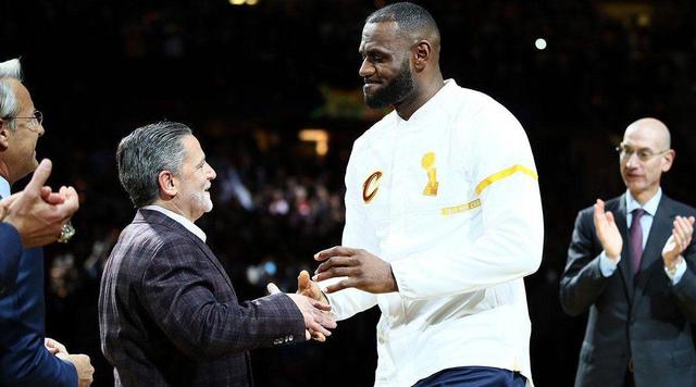 詹姆斯和吉尔伯特