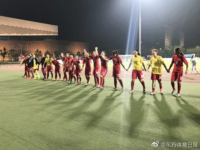 上海女足夺冠（图片来自东方体育日报）