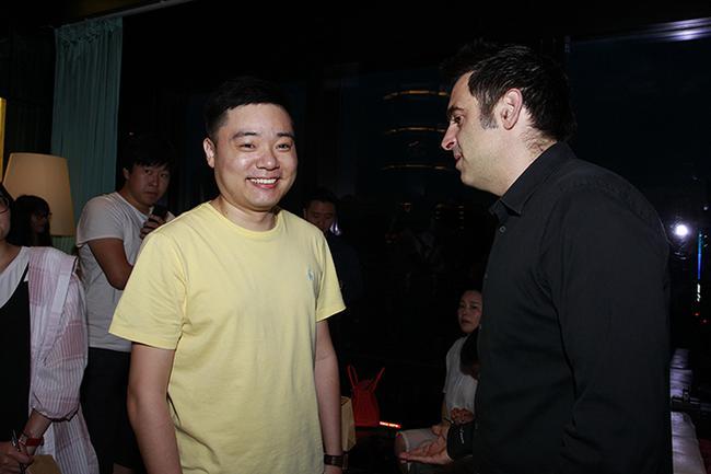 奥沙利文与丁俊晖交流 资料图