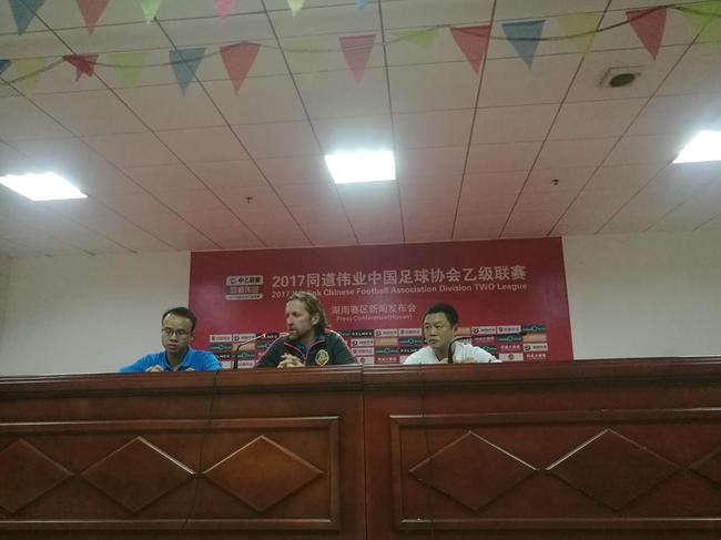 教练赛后向球迷致歉