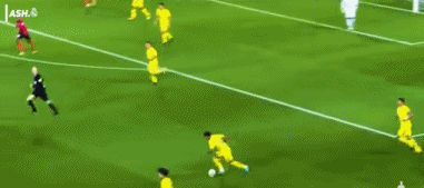 持球推进，直塞助攻卡瓦尼