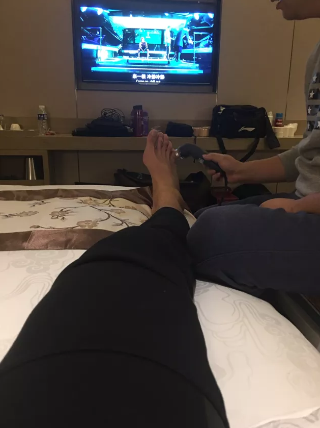深圳中锋晒脚伤按摩照片半年了只想快点痊愈