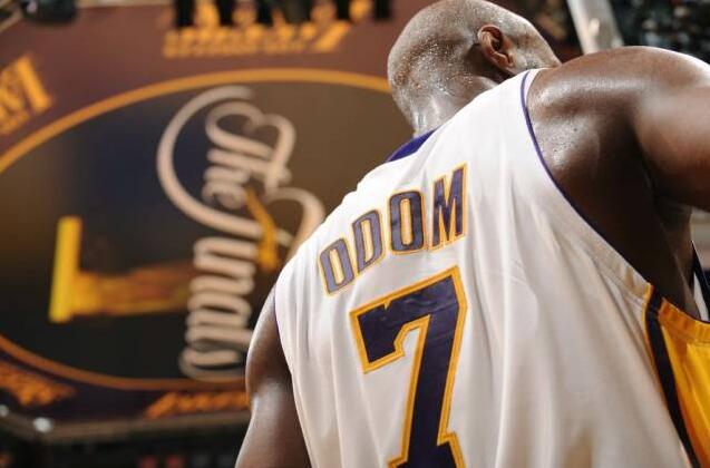 一日紫金，终身湖人。