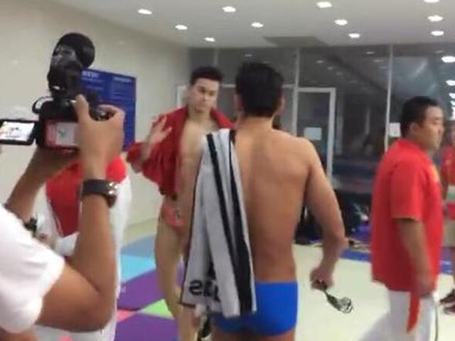 孙杨宁泽涛击掌致意