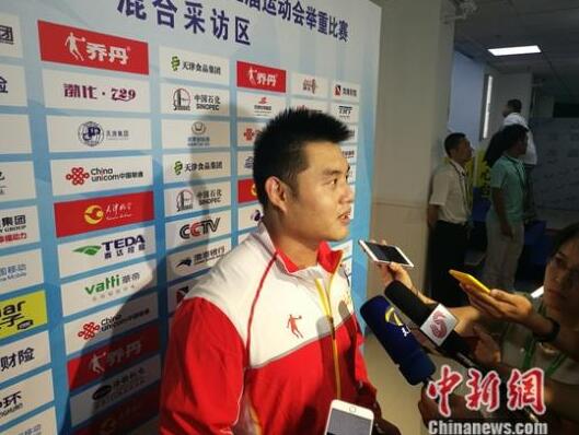 杨哲赛后接受采访 岳川 摄中新网天津9月5日电 (岳川)全运会举重项目5