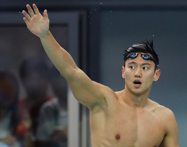 宁泽涛在比赛后挥手致意