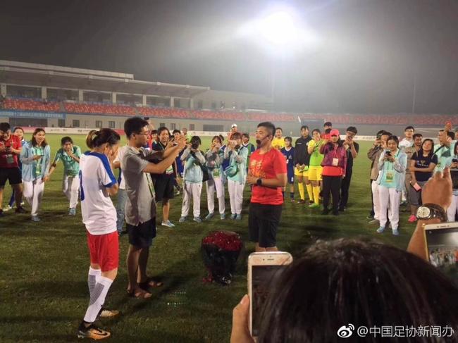 全运女足赛后演现场求婚