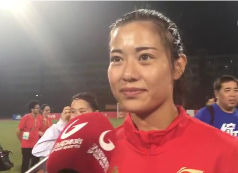 李佳悦赛后接受采访