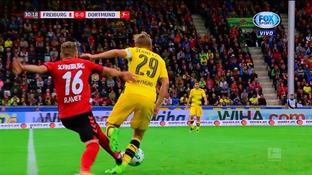 拉维的这次犯规被直接红牌罚下