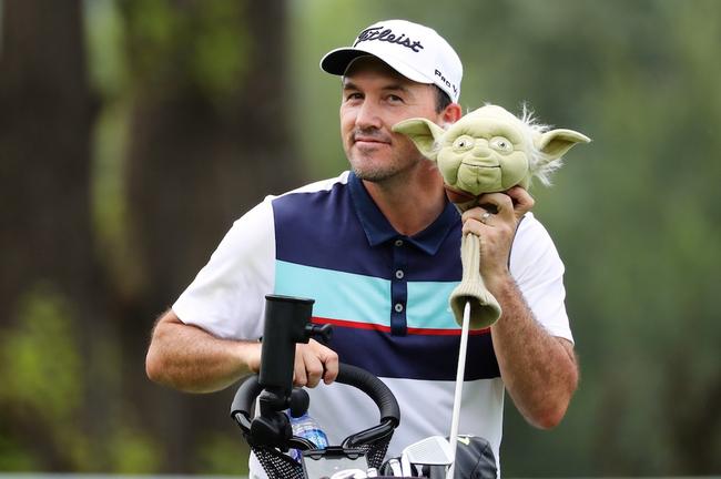 选手在北京精英赛中耍宝