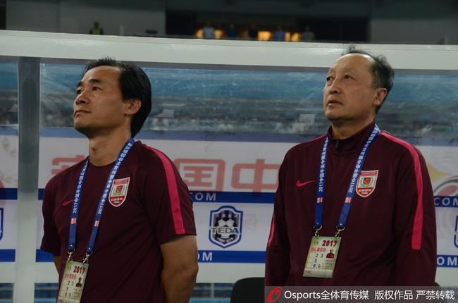 陈金刚（右）祝福泰达