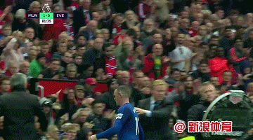 穆帅与鲁尼握手致意