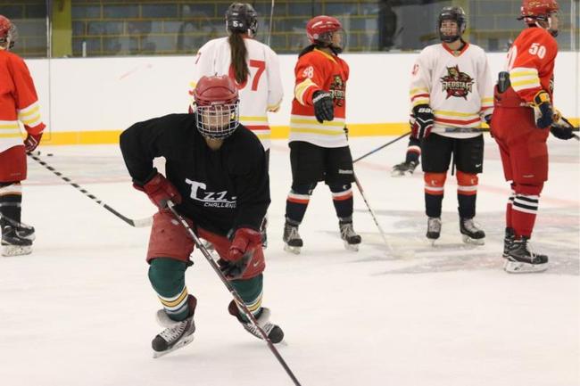 昆仑鸿星女队抵京训练