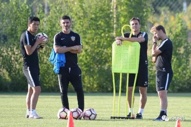 权健教练组严阵以待