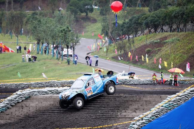 场地越野晴隆站科马仕轮胎豪揽决赛四个名额