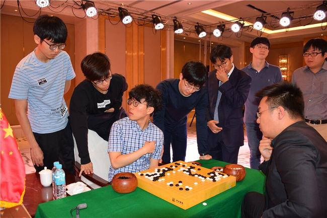 韩国棋手加入复盘