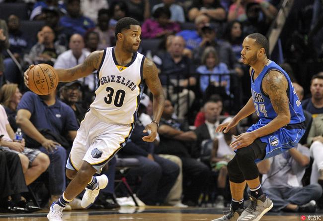 丹尼尔斯上赛季场均8.2分